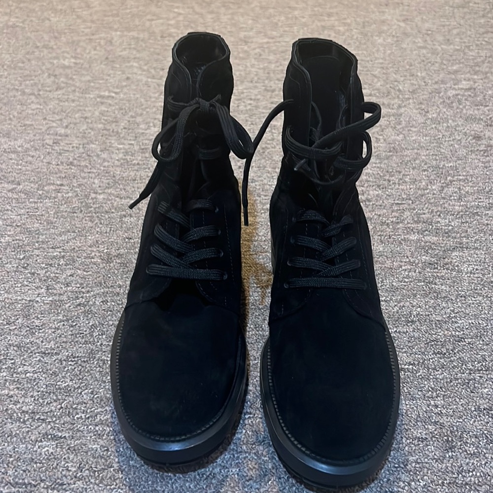 Aquatalia women boots. Unworn